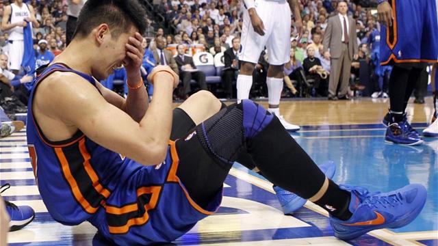 Mavs restrain Lin to record win