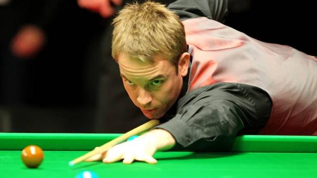 Carter grinds out win over Jones