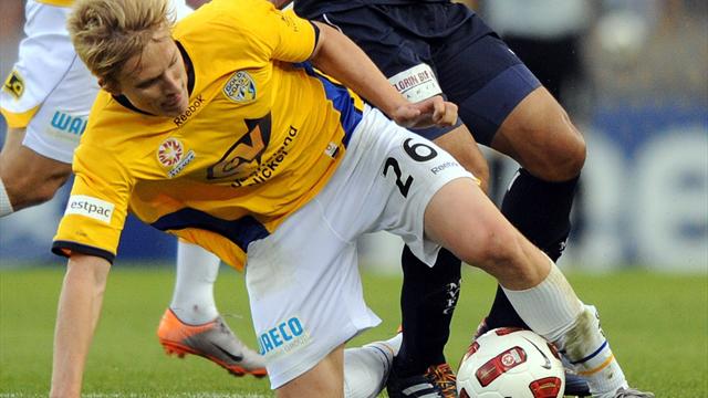 Roar recruit Halloran - Football - A-League