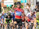 Cav secures Giro treble