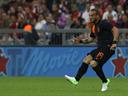 Sneijder injury scare 