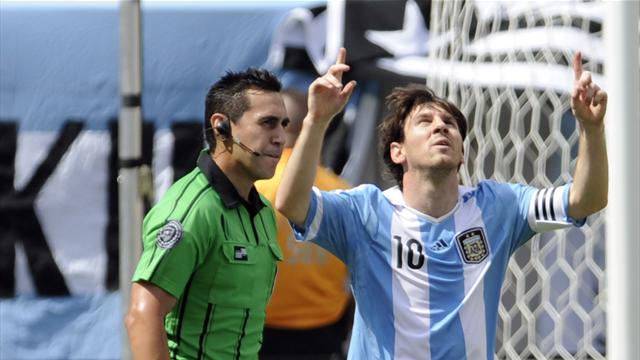 Messi treble sinks Brazil - Football - Liga