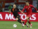 Robben replaces injured Huntelaar in Dutch squad