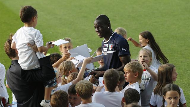 Hart: Spotlight won't affect Balotelli