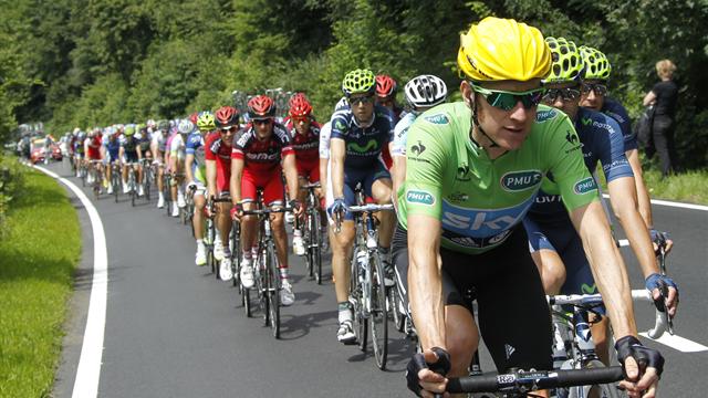 Team Sky keep Wiggins out of trouble