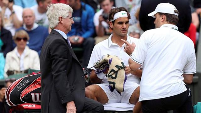 Iffy Federer through as Djokovic destroys Troicki