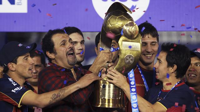 Cerro Porteno lift Paraguay title