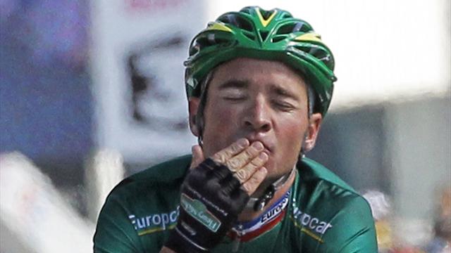 Voeckler wins stage 10 in style