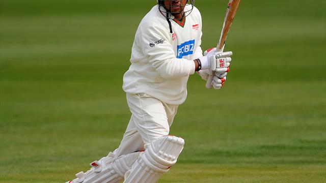 Sarwan guides Foxes to - Cricket