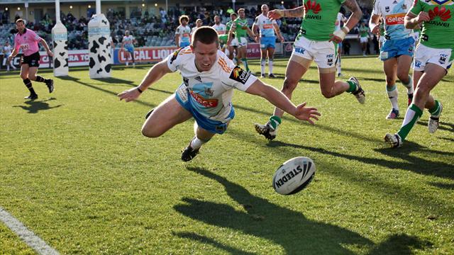 Titans re-sign Michaels and Rankin
