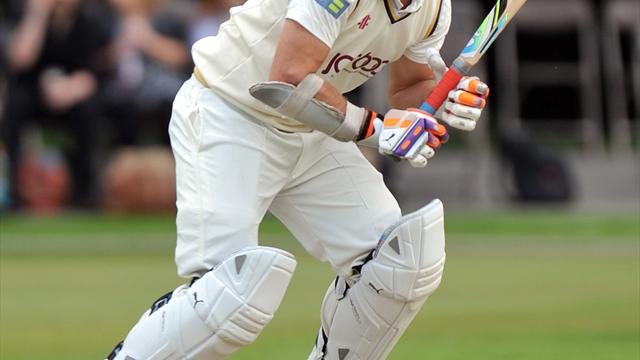 Front runners struggle with bat