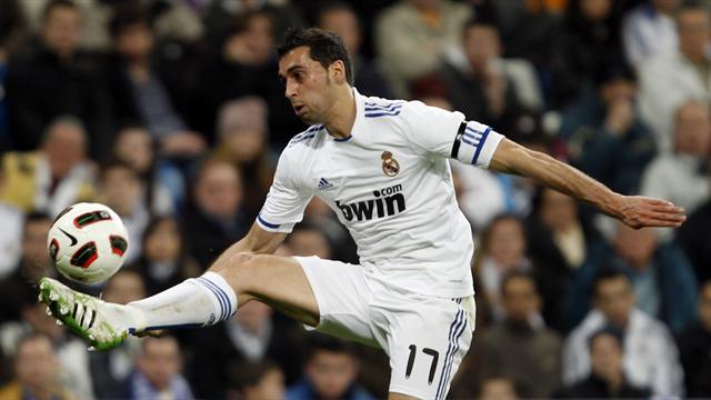 Arbeloa extends Real Madrid contract