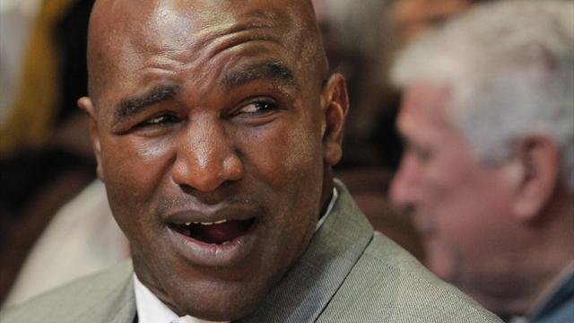 Holyfield drops in to watch 'future of boxing'