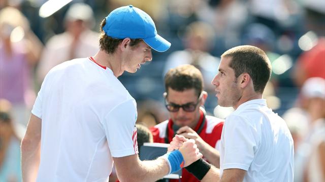 Murray moves into last 16 at Toronto