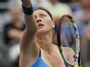 Kvitova cruises in rain