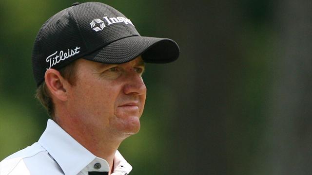 'Boring' Walker top at Wyndham as Simpson lurks
