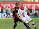 Landreau saves Lille
