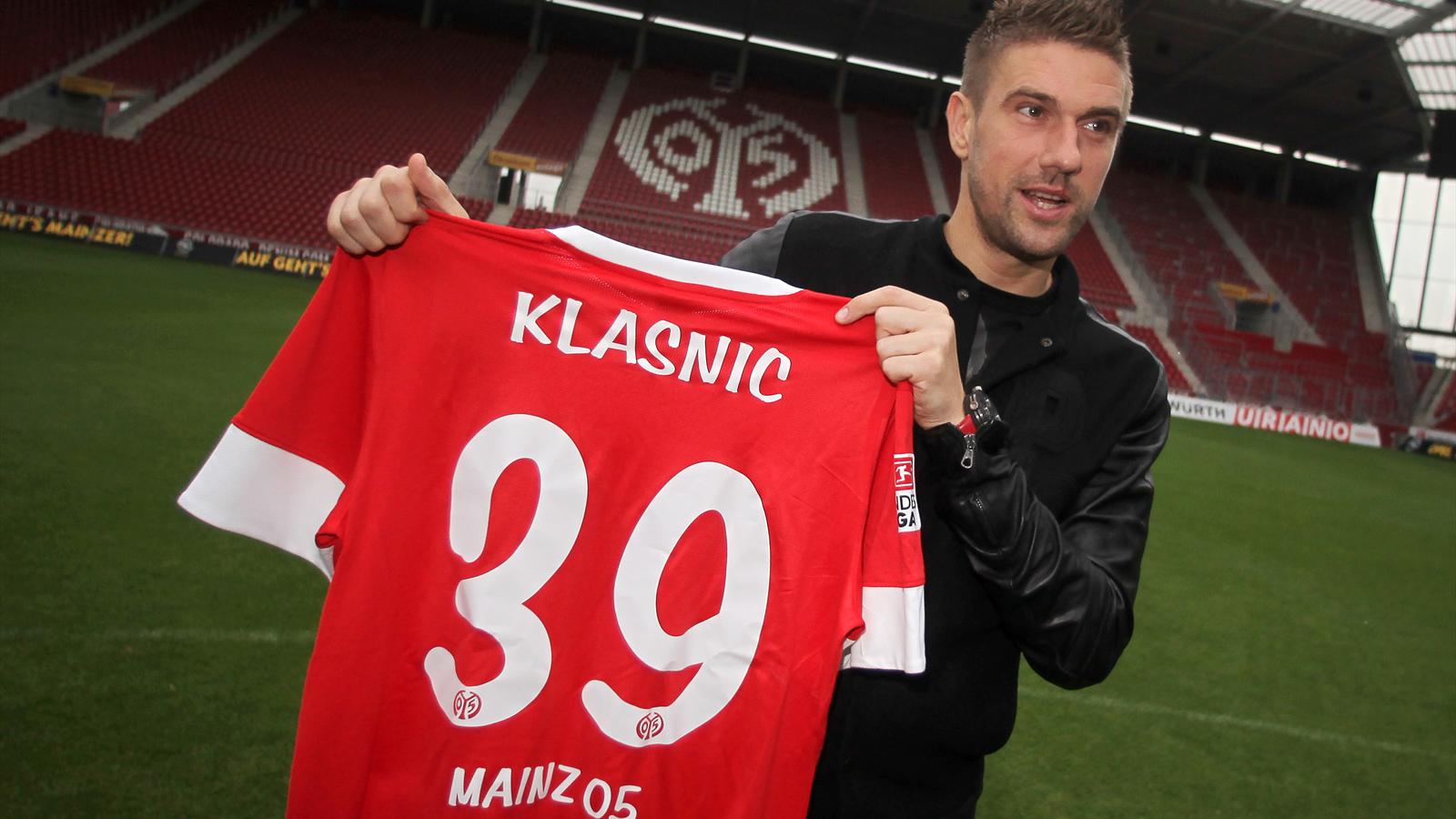 Maglia Home Bayer 21 LeverkusenCharles Aránguiz Maglia Home Bayer 21 LeverkusenCharles Aránguiz