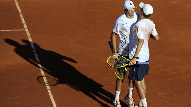 Bryan brothers keep US alive against Spain