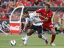 10-man Valencia beat Mallorca and go fifth