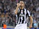 Italy drop Bonucci for confronting ref