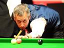 Bond ousts Selby from shoot-out