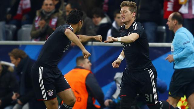 Pizarro leads Bayern to easy win over Lille