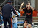 Inter cruise through, Barton scores for Marseille