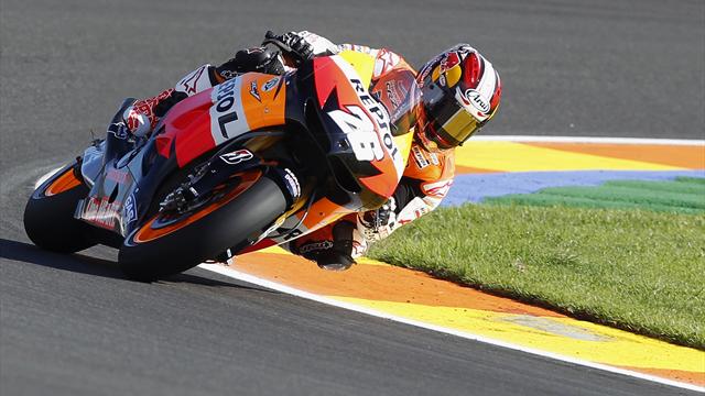Pedrosa takes pole with lap record