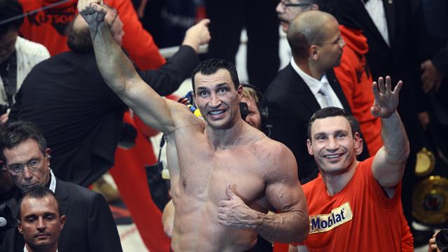 Wladimir Klitschko outclasses Wach in Hamburg
