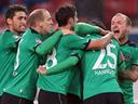 Hannover and Gladbach both win 4-2