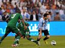 Messi fails in record bid as Argentina draw