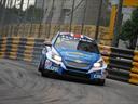 Huff forced to retire as Muller wins Macau opener
