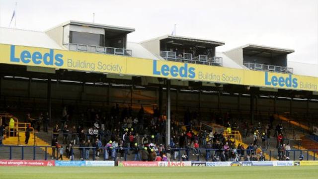 Leeds hand Vickery 12-month deal
