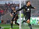 Norwich beat Swansea in thriller