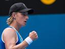 Kuznetsova overcomes Wozniacki and Sydney heat