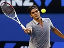 Federer eases into third round 