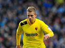 Watford go second as Hull thumped