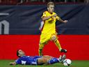 Stuttgart sign Romania international Maxim