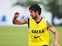 Pato waits three minutes for his first Corinthians goal