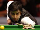 Advani sends another world champion crashing out in Wales