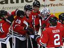 Blackhawks recover from late lapse to edge Canucks