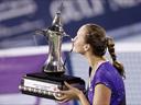 Kvitova beats Errani in topsy-turvy Dubai final