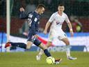 Beckham in winning Paris Saint-Germain debut