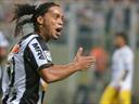Ronaldinho's Atletico Mineiro reach Libertadores knockout phase