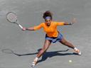 Serena Williams cruises past sister Venus in Charleston