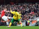 Arsenal go third as late goal rush sinks Norwich
