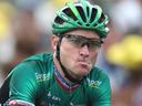 Voeckler breaks collarbone