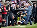 De Boer extends contract until 2017