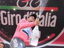 Cavendish in pink after victory in stage one
